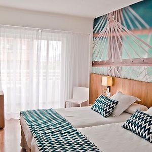 Zimmer mit zwei Einzelbetten